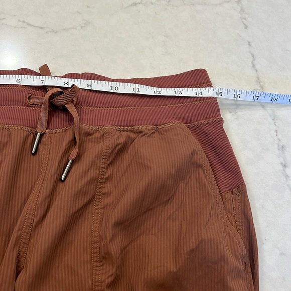 Lululemon Dance Studio Mid-Rise Jogger
Roasted Brown Size 8 - Picture 6 of 11